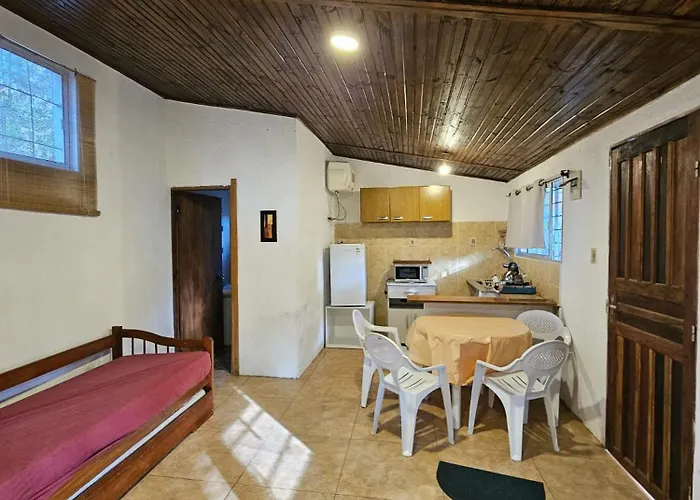Bosque Y Playa En Jaureguiberry. Cabana Monoambiente Para 4 Personas