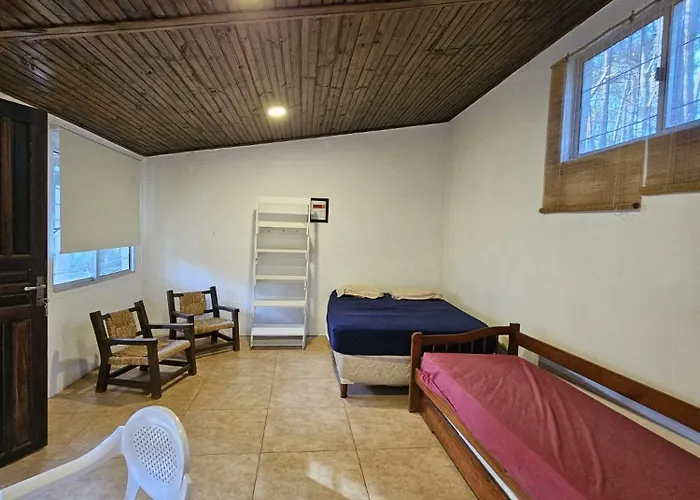 Bosque Y Playa En Jaureguiberry. Cabana Monoambiente Para 4 Personas